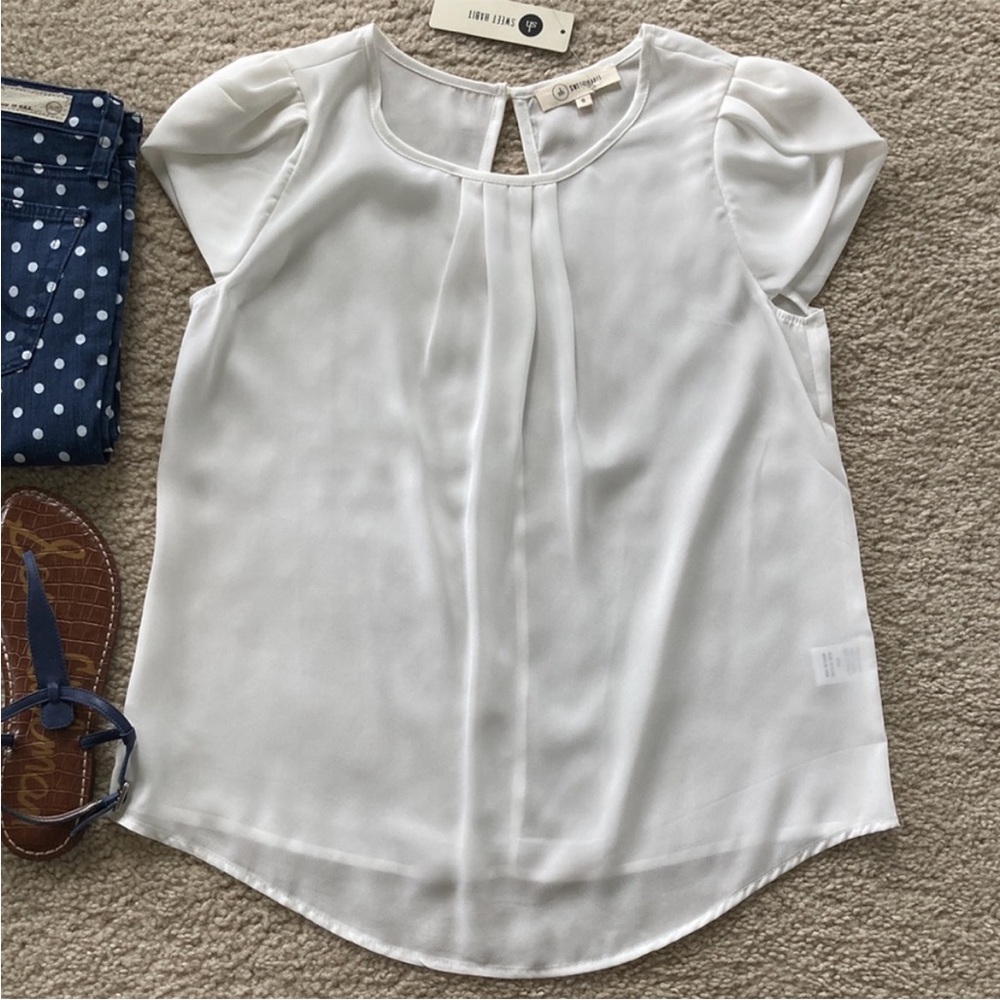 Creamy White Short Sleeve Blouse - Picture 2 of 10